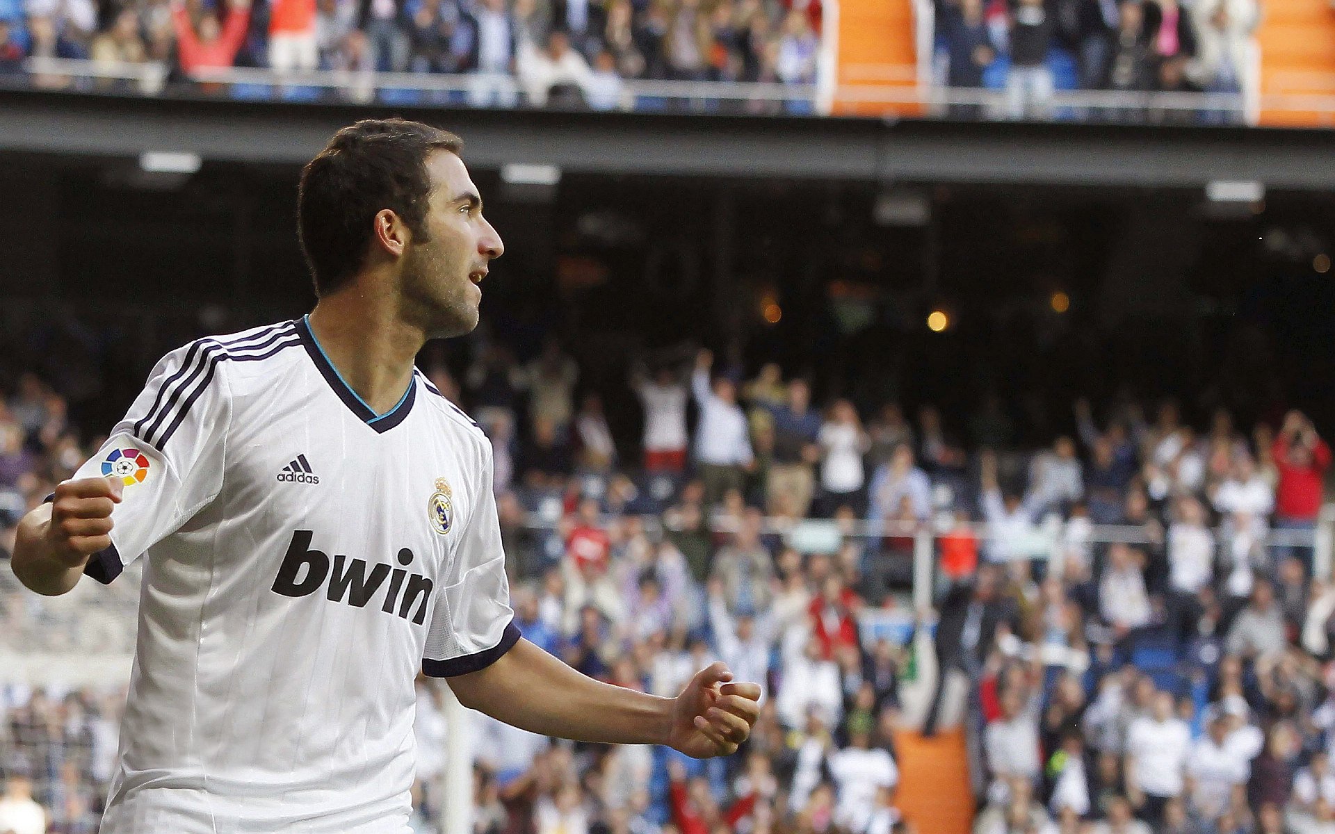 国家队在赛后与球迷进行见面交流提升互动,国家队进球算友谊赛吗