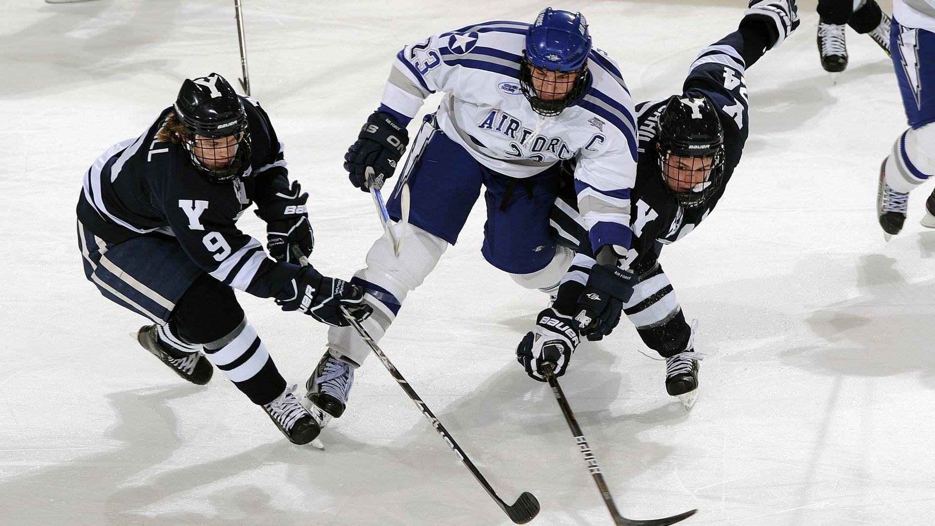 水上飞人挑战赛 高压喷射背包将选手送上十米高空